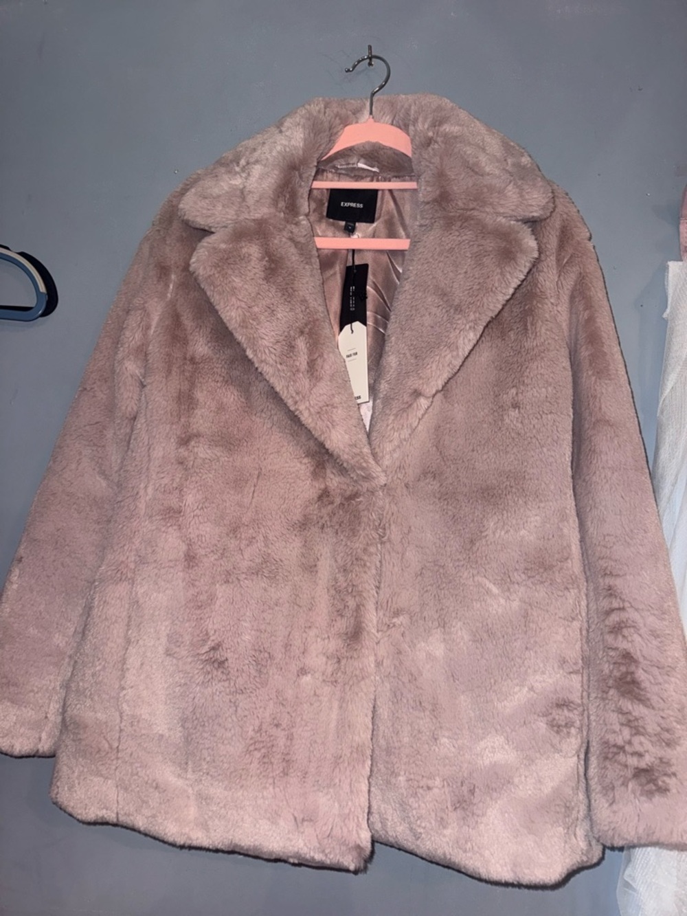 EXPRESS Blush Pink Faux Fur Coat NWT Size M Plush Soft Jacket $158 Retail